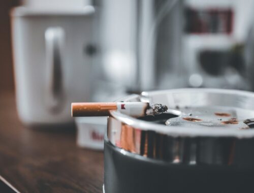 Как избавиться от запаха сигарет: 10 проверенных способов быстро и навсегда убрать запах табака в квартире или на одежде