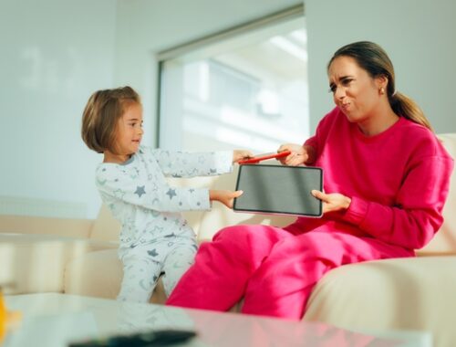 Ребенок не хочет делиться! Как научить?