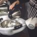 Чем отмыть пригоревший сахар с кастрюли